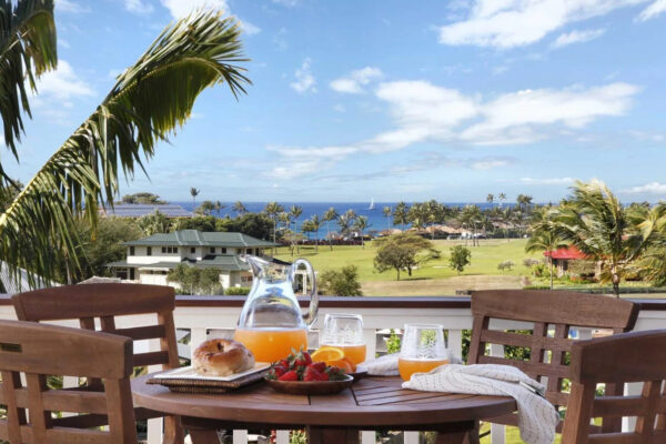 A table with juice and fruit on it