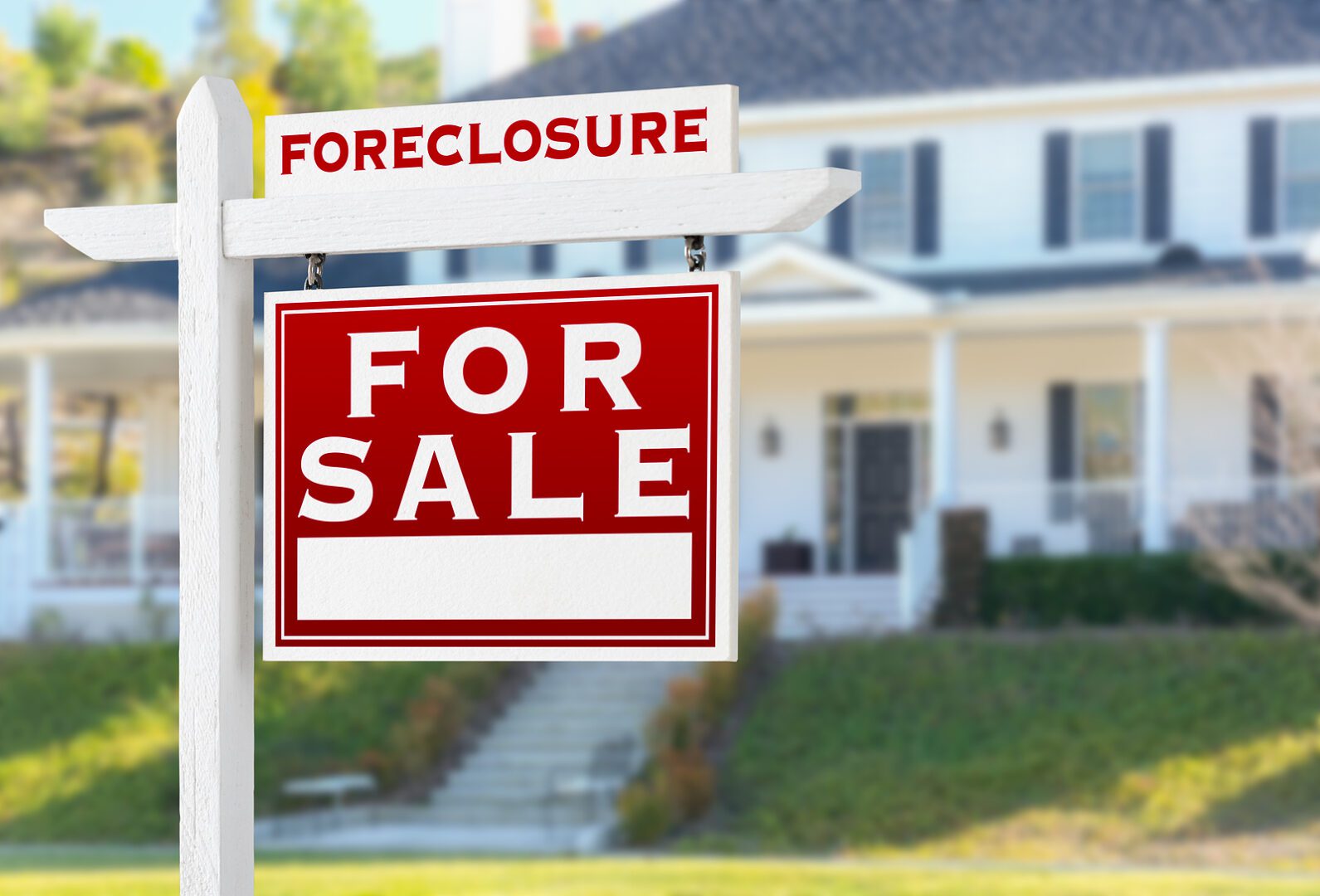 The Pros and Cons of Buying a Foreclosed Home